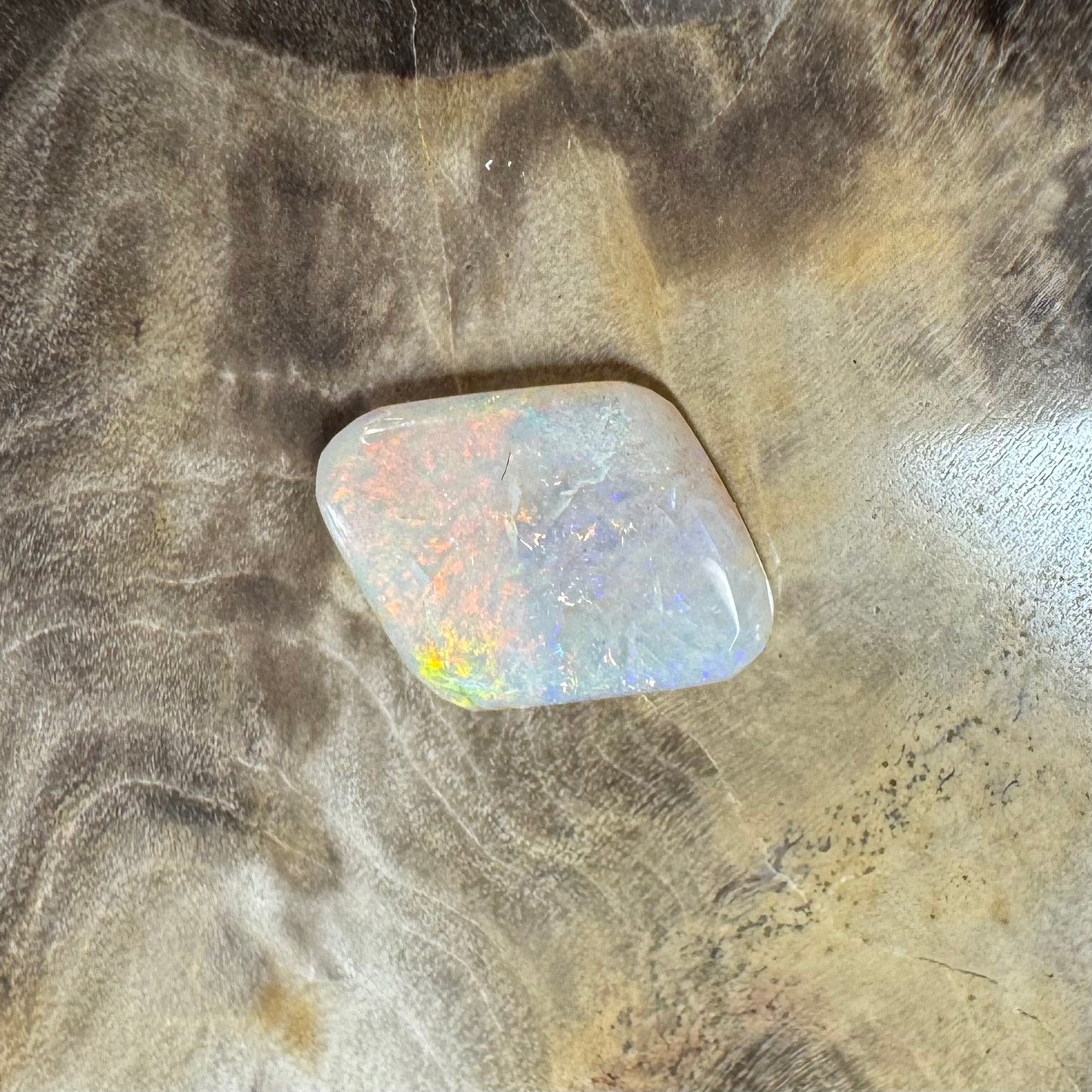 Hand-Cut Solid Lightning Ridge Opal 0.9carat