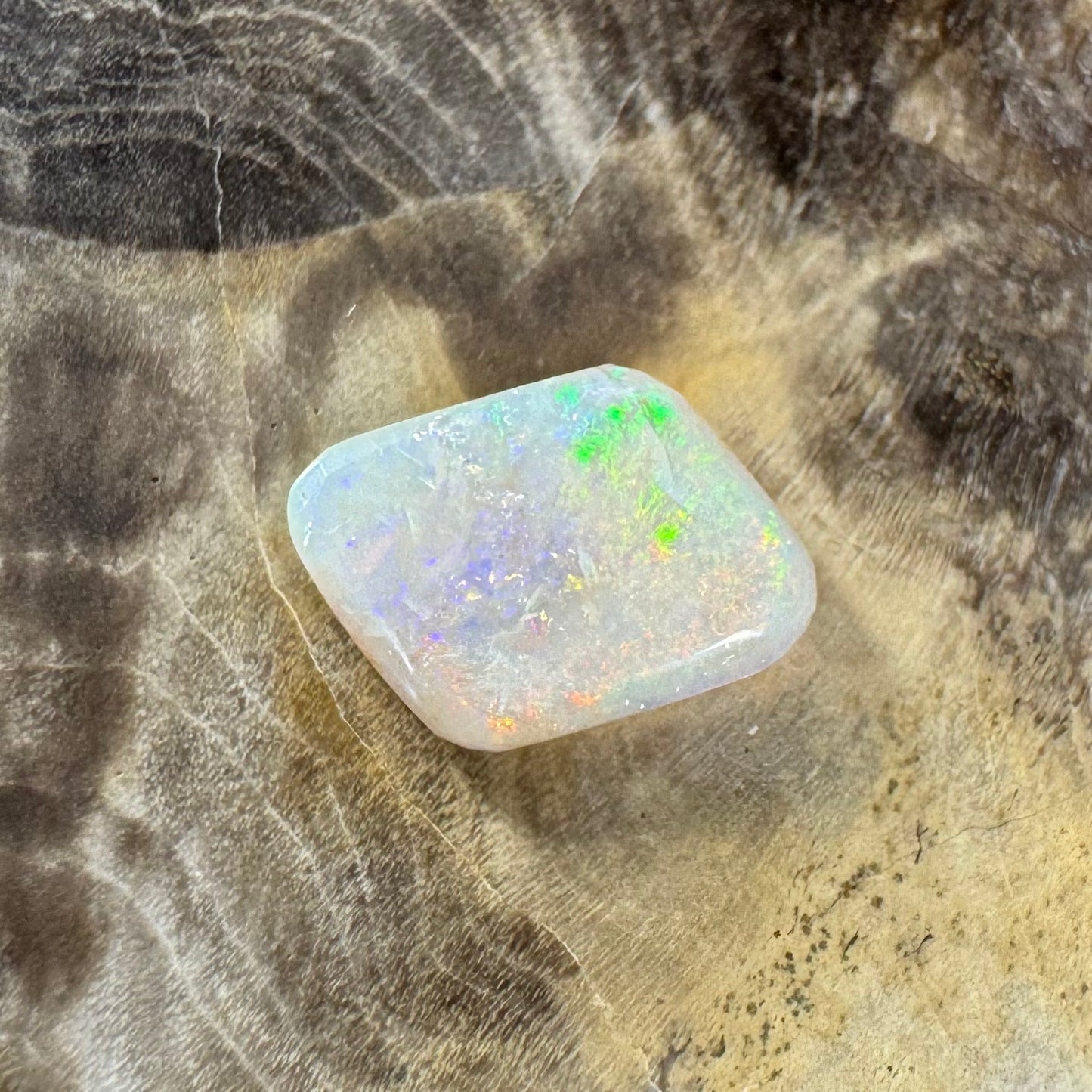 Hand-Cut Solid Lightning Ridge Opal 0.9carat