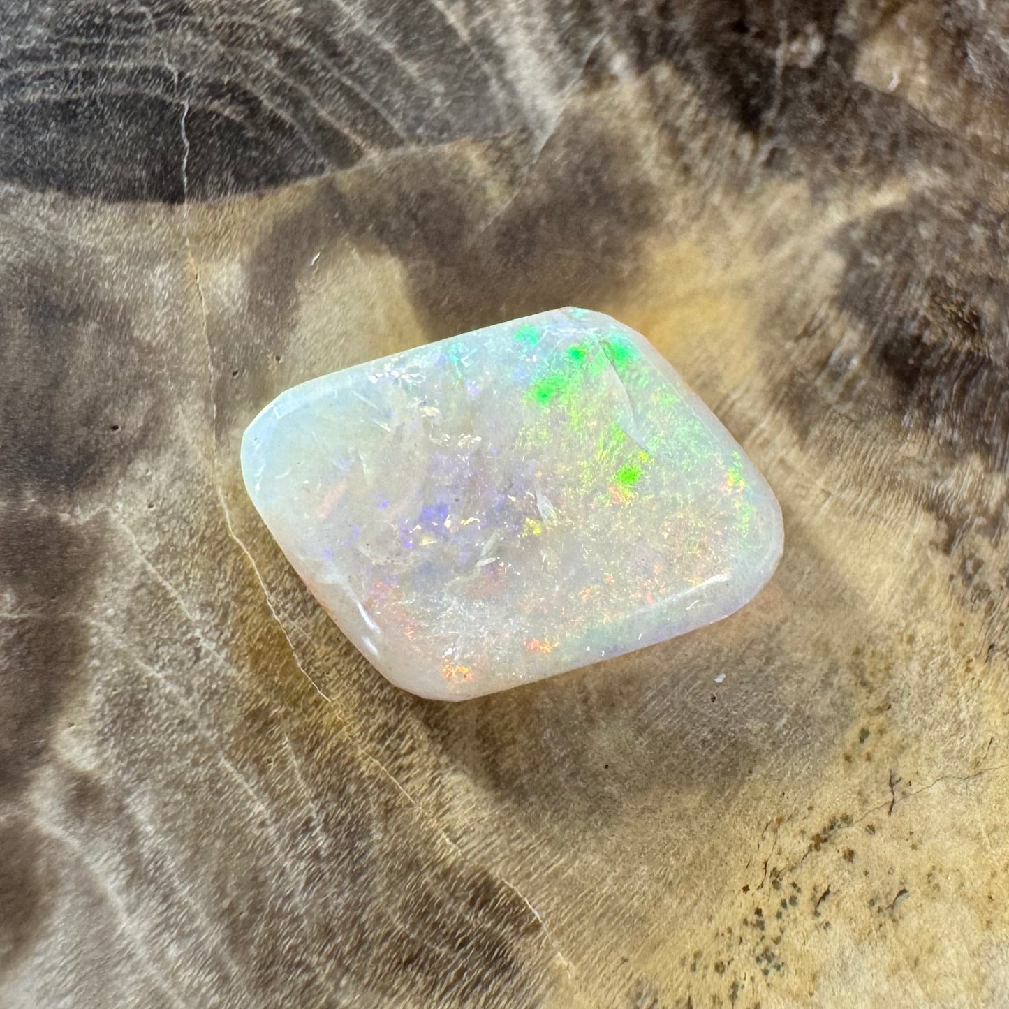 Hand-Cut Solid Lightning Ridge Opal 0.9carat