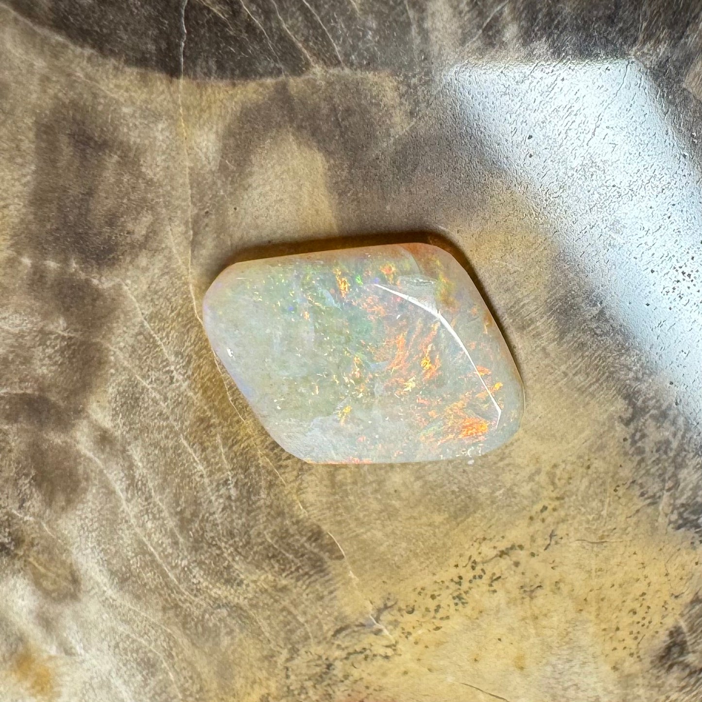 Hand-Cut Solid Lightning Ridge Opal 0.9carat