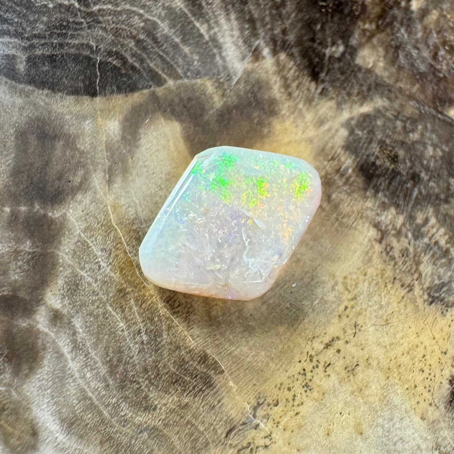 Hand-Cut Solid Lightning Ridge Opal 0.9carat