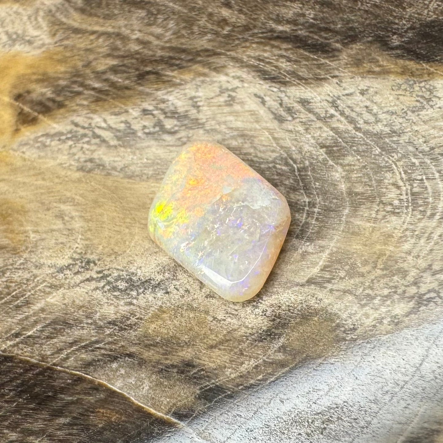 Hand-Cut Solid Lightning Ridge Opal 0.9carat