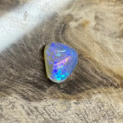 Hand-Cut Solid Lightning Ridge Opal 1.1carat