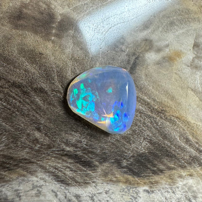 Hand-Cut Solid Lightning Ridge Opal 1.1carat