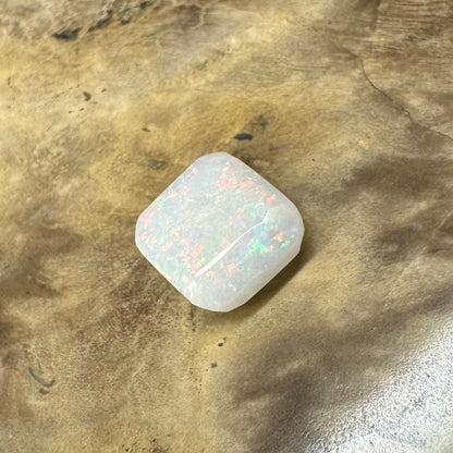 Hand-Cut Solid Coober Pedy Opal 0.9carat