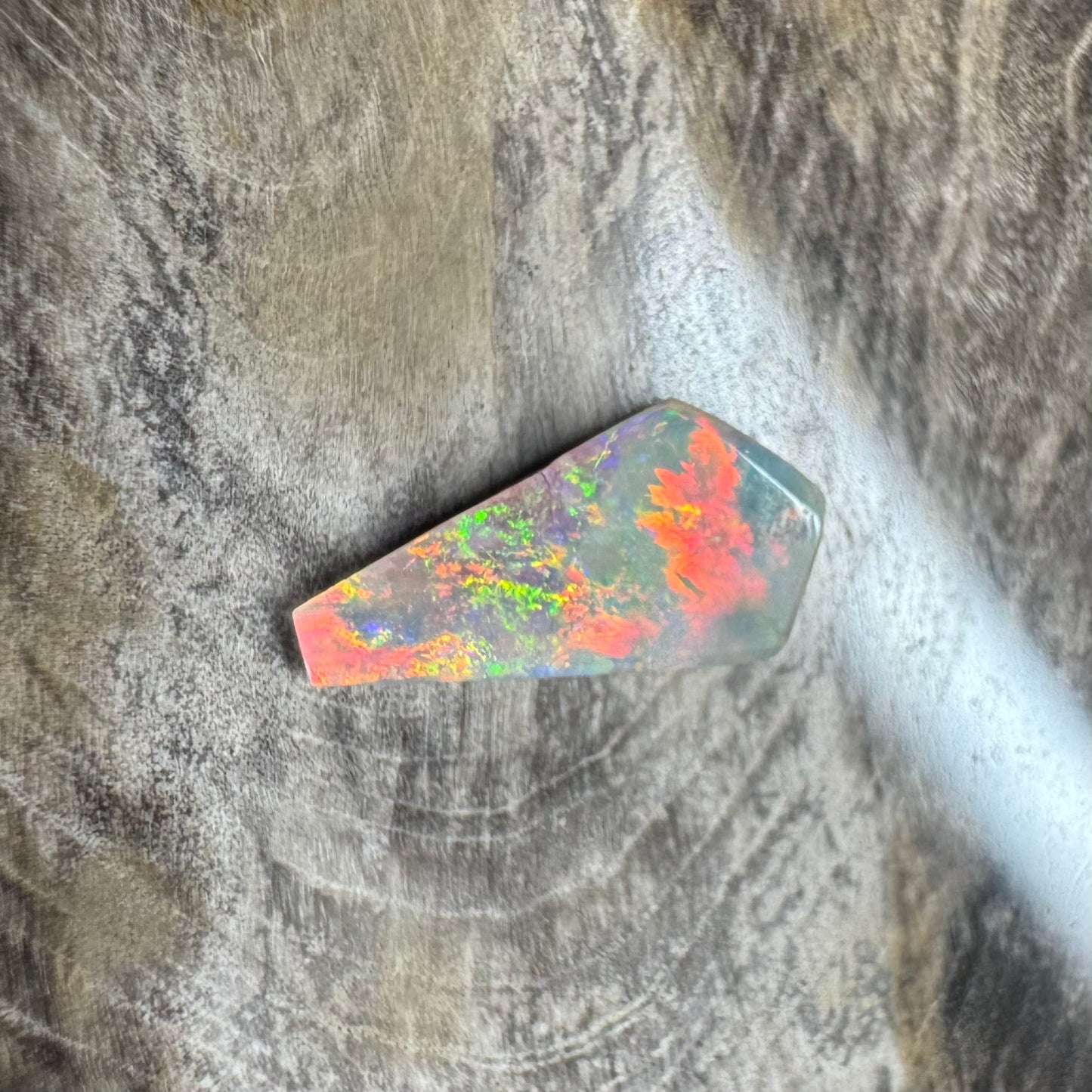 Hand-Cut Solid Lightning Ridge Black Opal 0.8carat