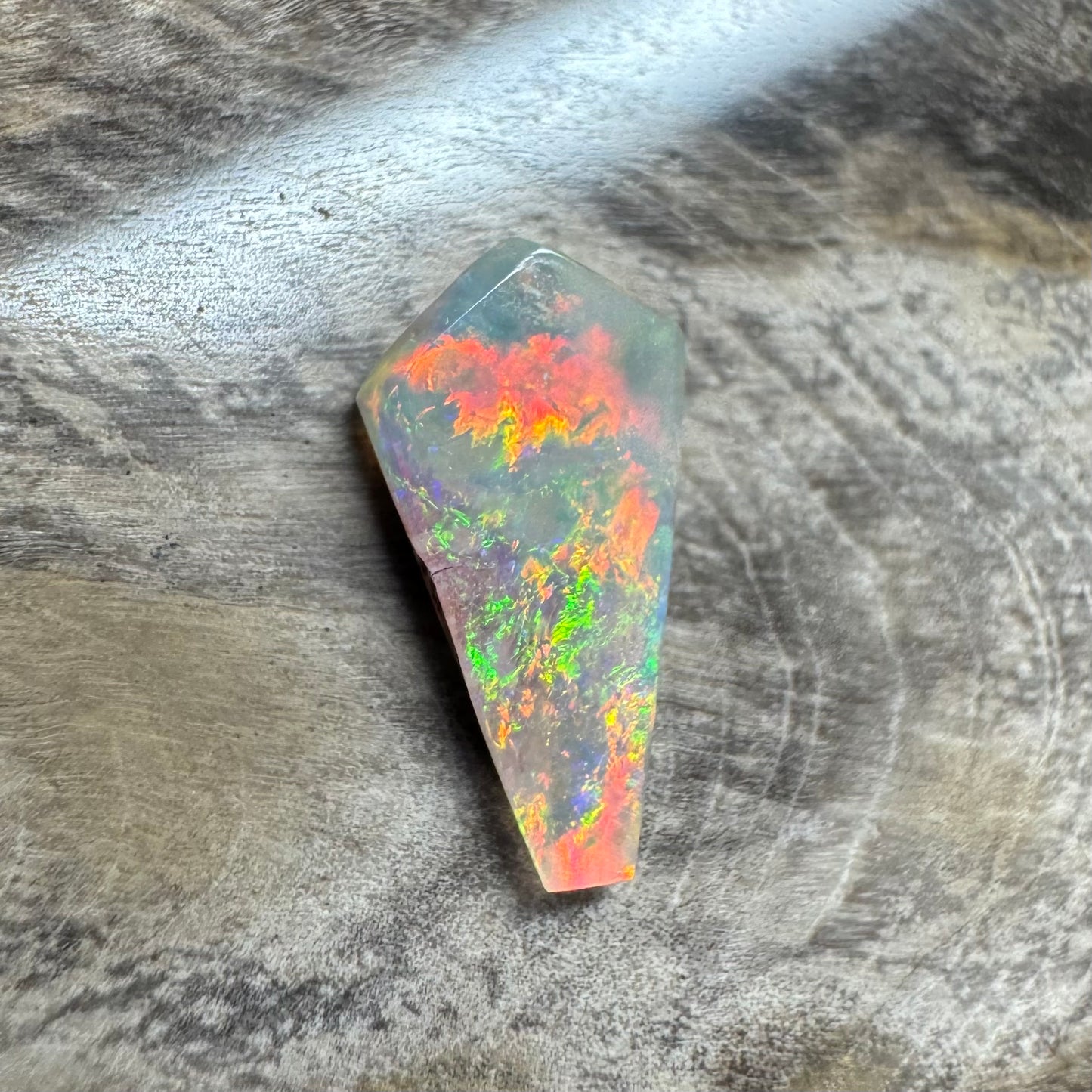 Hand-Cut Solid Lightning Ridge Black Opal 0.8carat