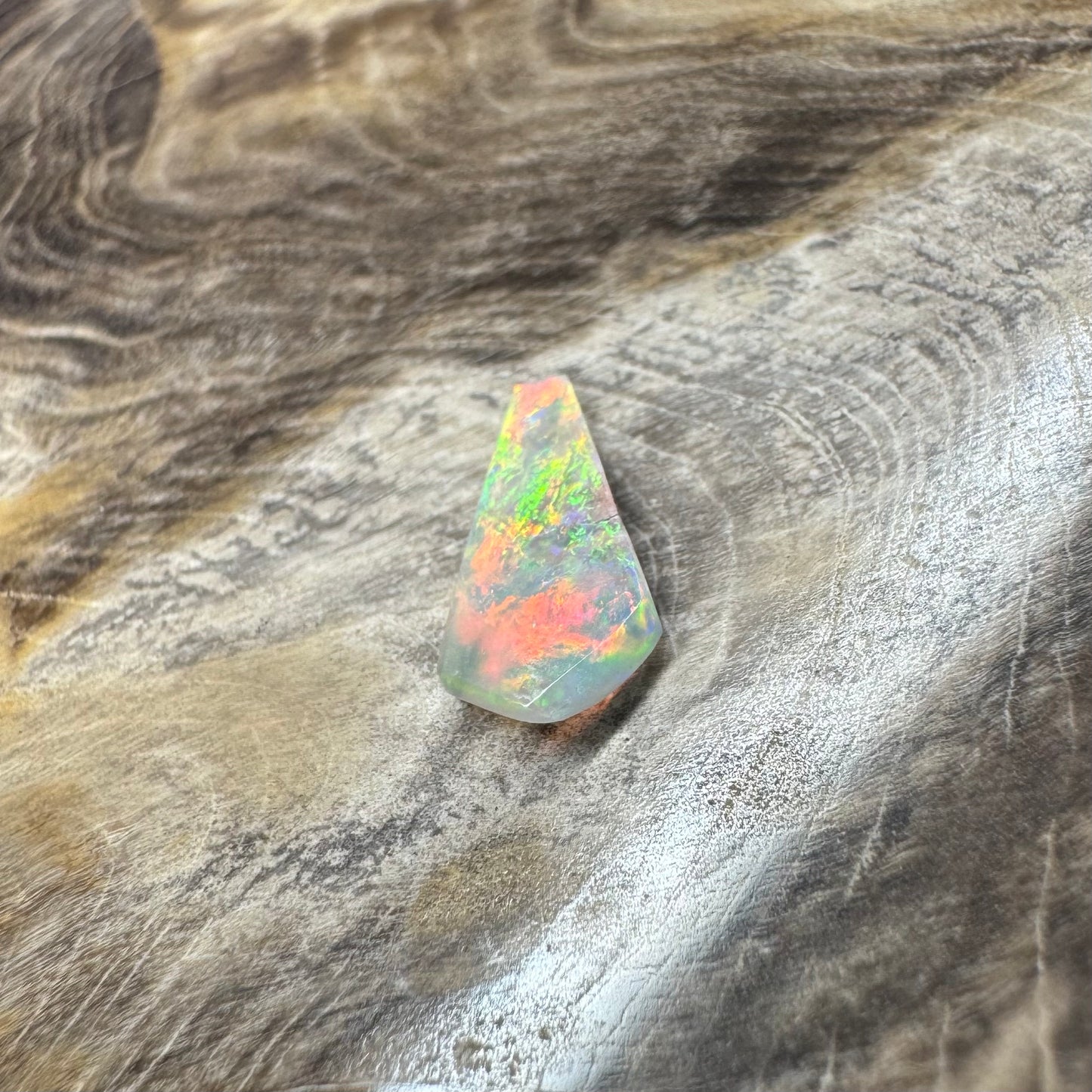 Hand-Cut Solid Lightning Ridge Black Opal 0.8carat