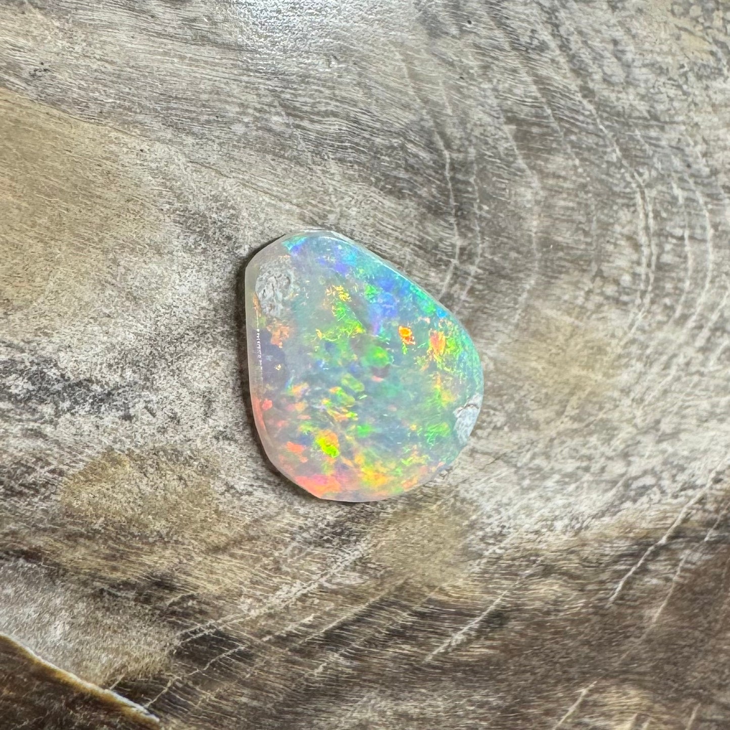 Hand-Cut Solid Lightning Ridge Semi Black Opal 0.4carat