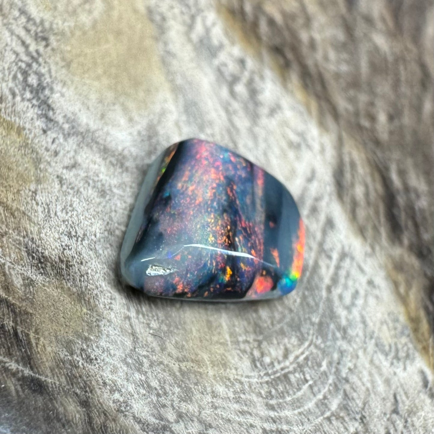 Hand-Cut Solid Lightning Ridge Black Opal 0.9carat