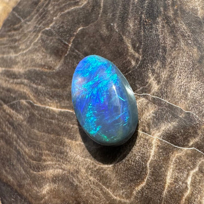 Hand-Cut Solid Lightning Ridge Black Opal 1.1carat