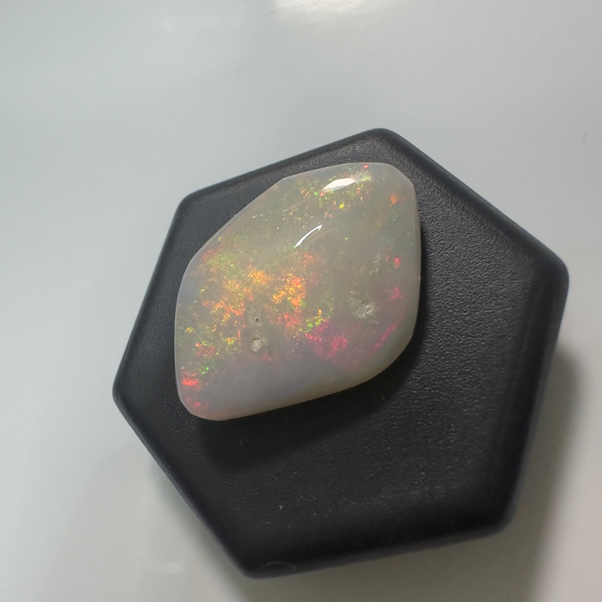 Coober Pedy Opal 4.8carat Solid Hand-Cut Luxury - Iona Opal Australia