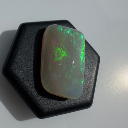 Lightning Ridge Opal 7.7 carat Solid Hand-Cut Luxury