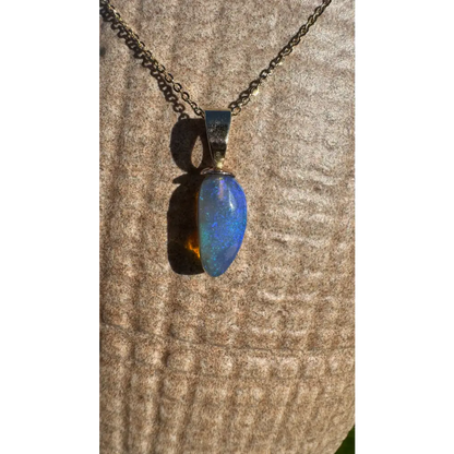 Opal pendant necklace from Airlie Waters handcrafted 9ct solid gold with Lightning Ridge opal