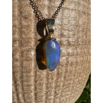 Opal pendant necklace from Airlie Waters handcrafted 9ct solid gold with Lightning Ridge opal