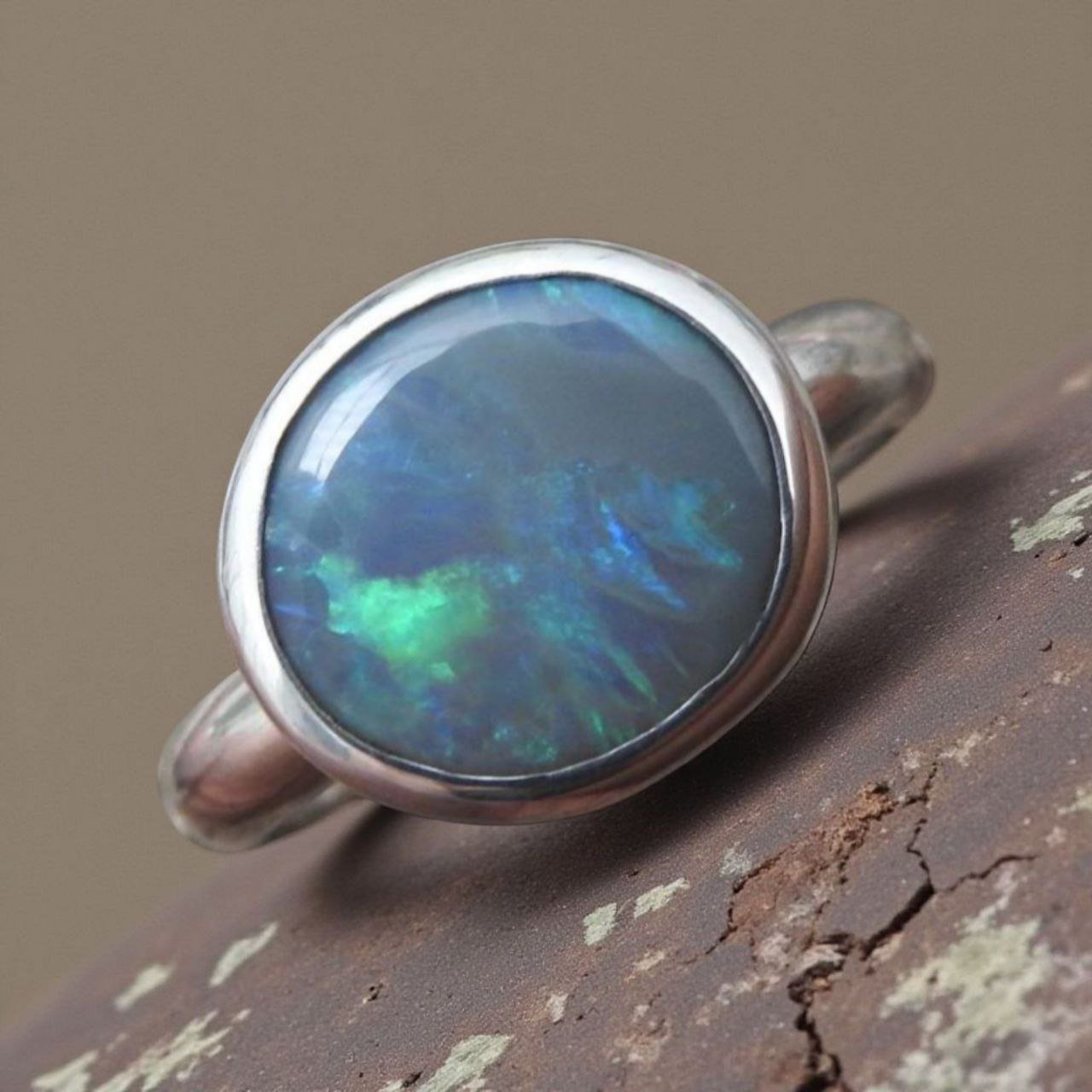 Azure Flame Glow – 2.5ct Solid Lightning Ridge Opal 925 Sterling Silver Ring