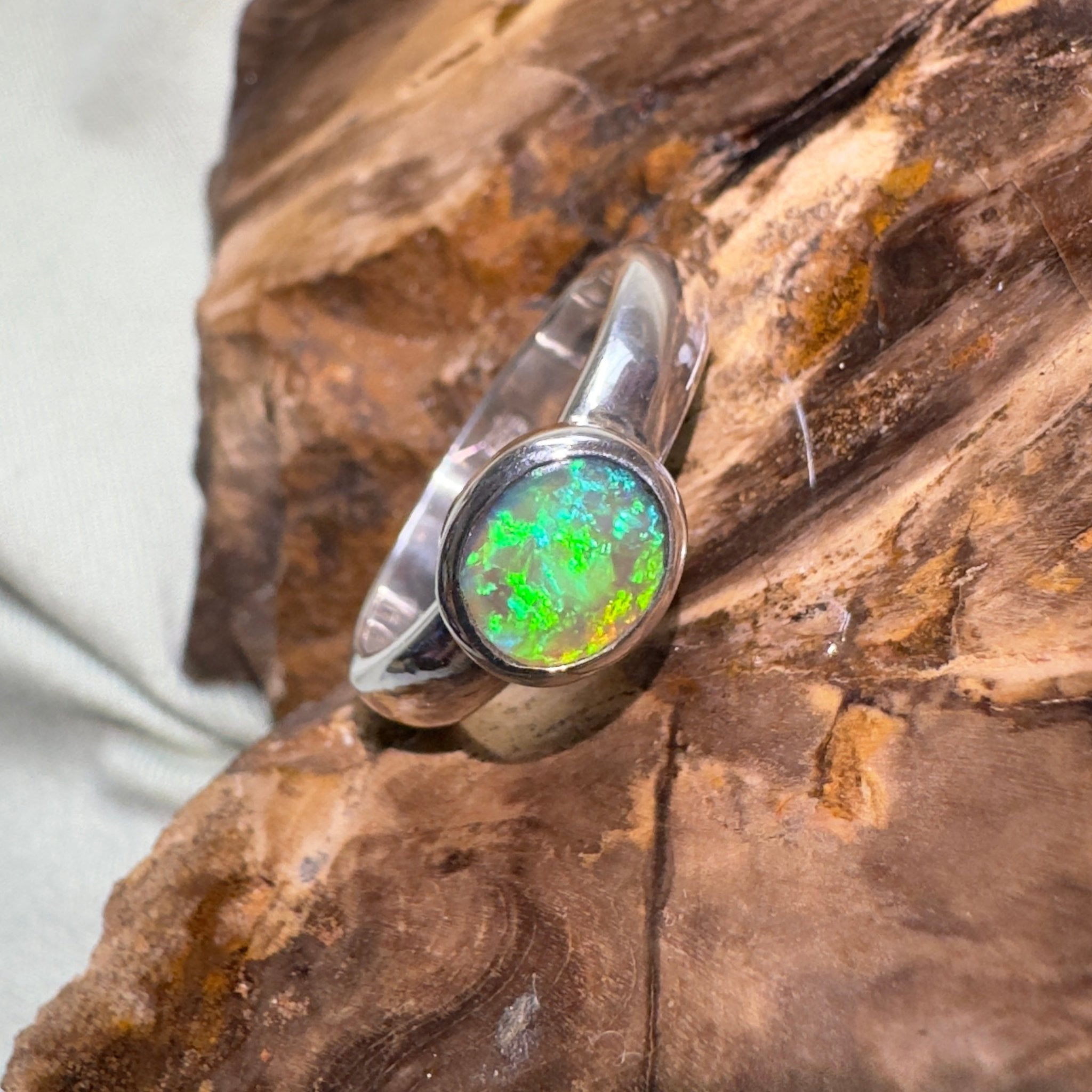 Barrington Tide – 0.6ct Solid Lightning Ridge Semi BlackOpal 925 Sterling Silver Ring