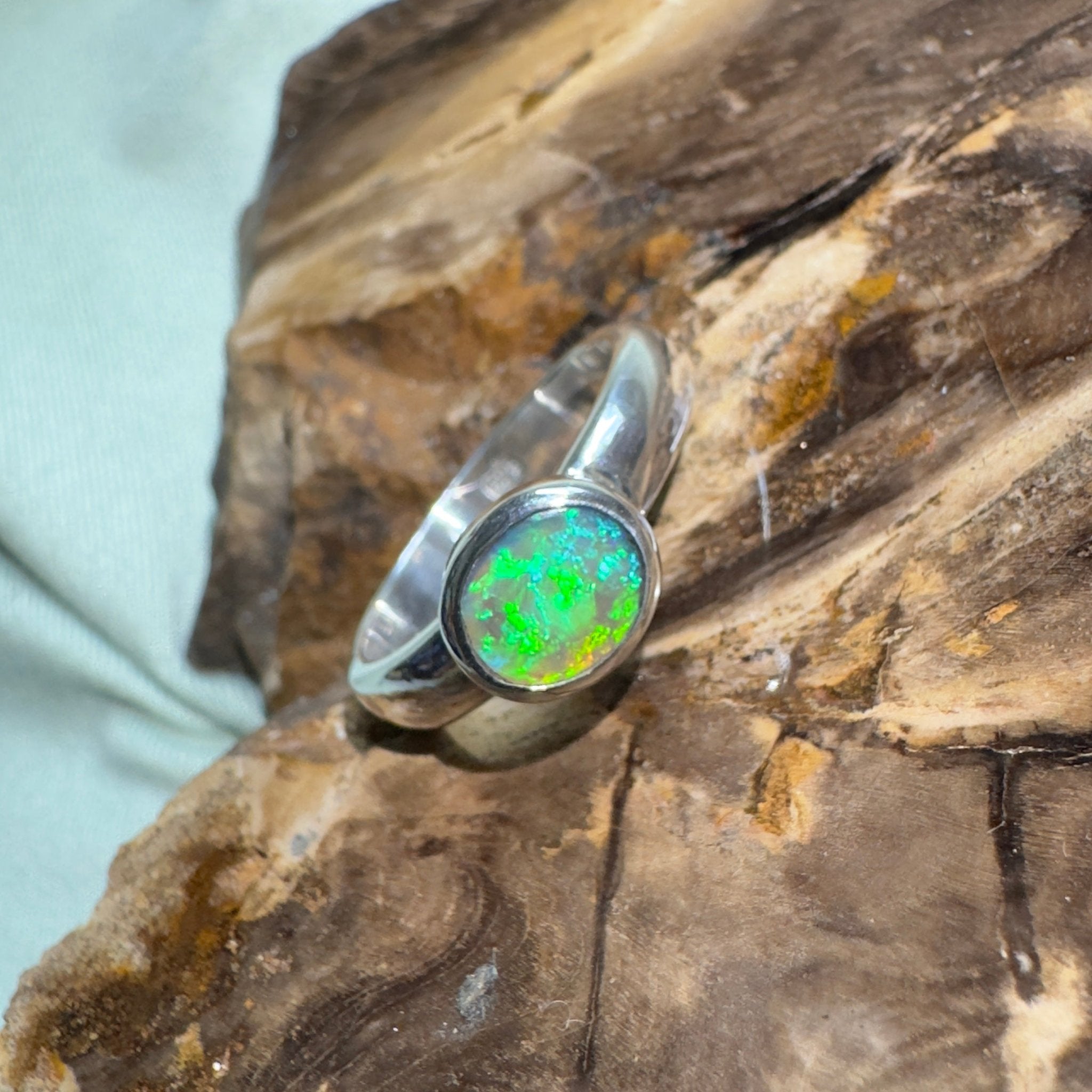 Barrington Tide – 0.6ct Solid Lightning Ridge Semi BlackOpal 925 Sterling Silver Ring