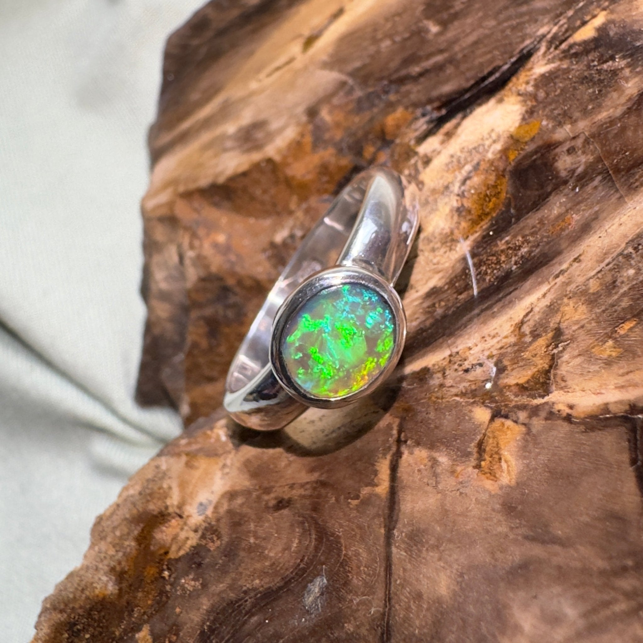 Barrington Tide – 0.6ct Solid Lightning Ridge Semi BlackOpal 925 Sterling Silver Ring