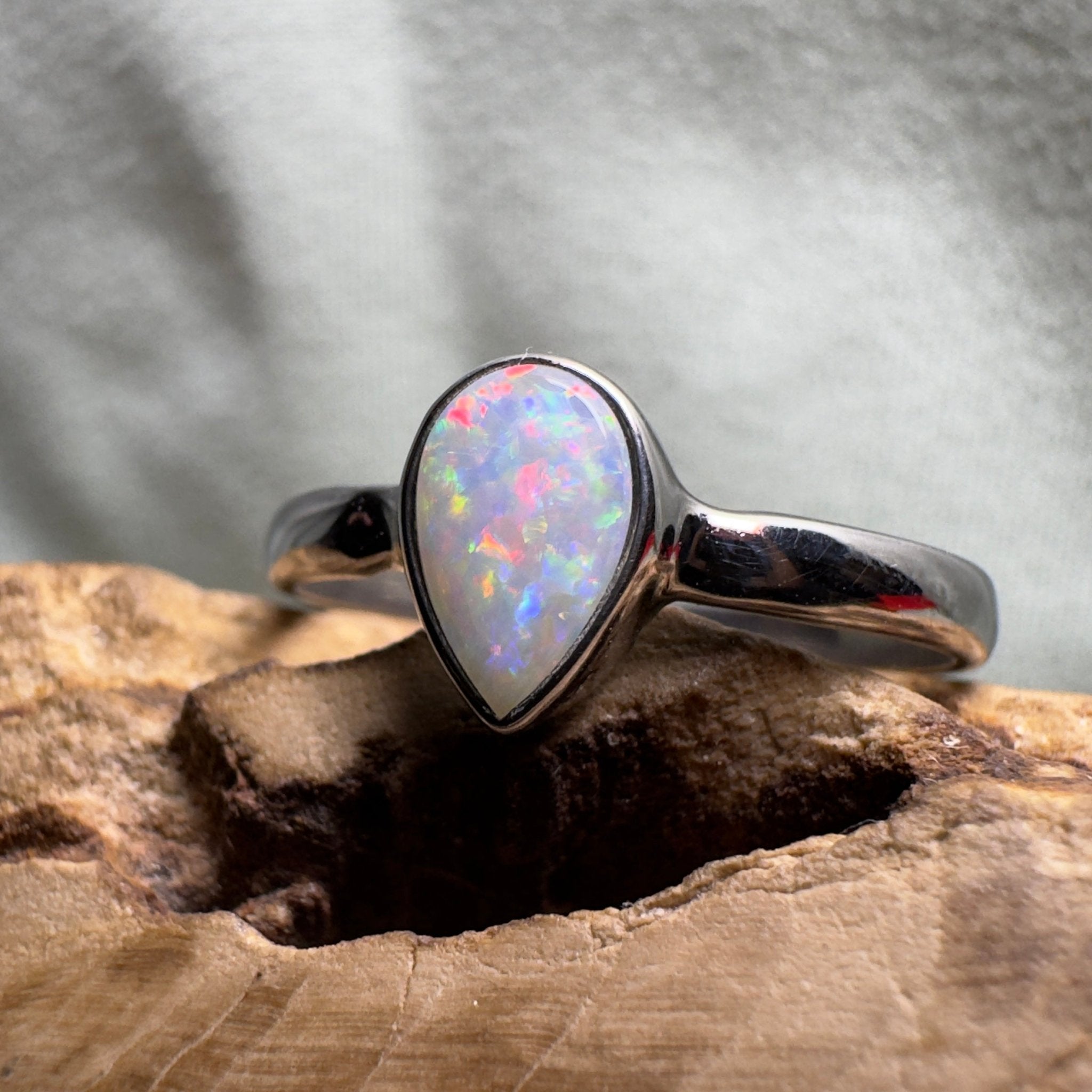 Cape Byron Kaleidoscope – 0.9ct Solid Lightning Ridge Opal 925 Sterling Silver Ring