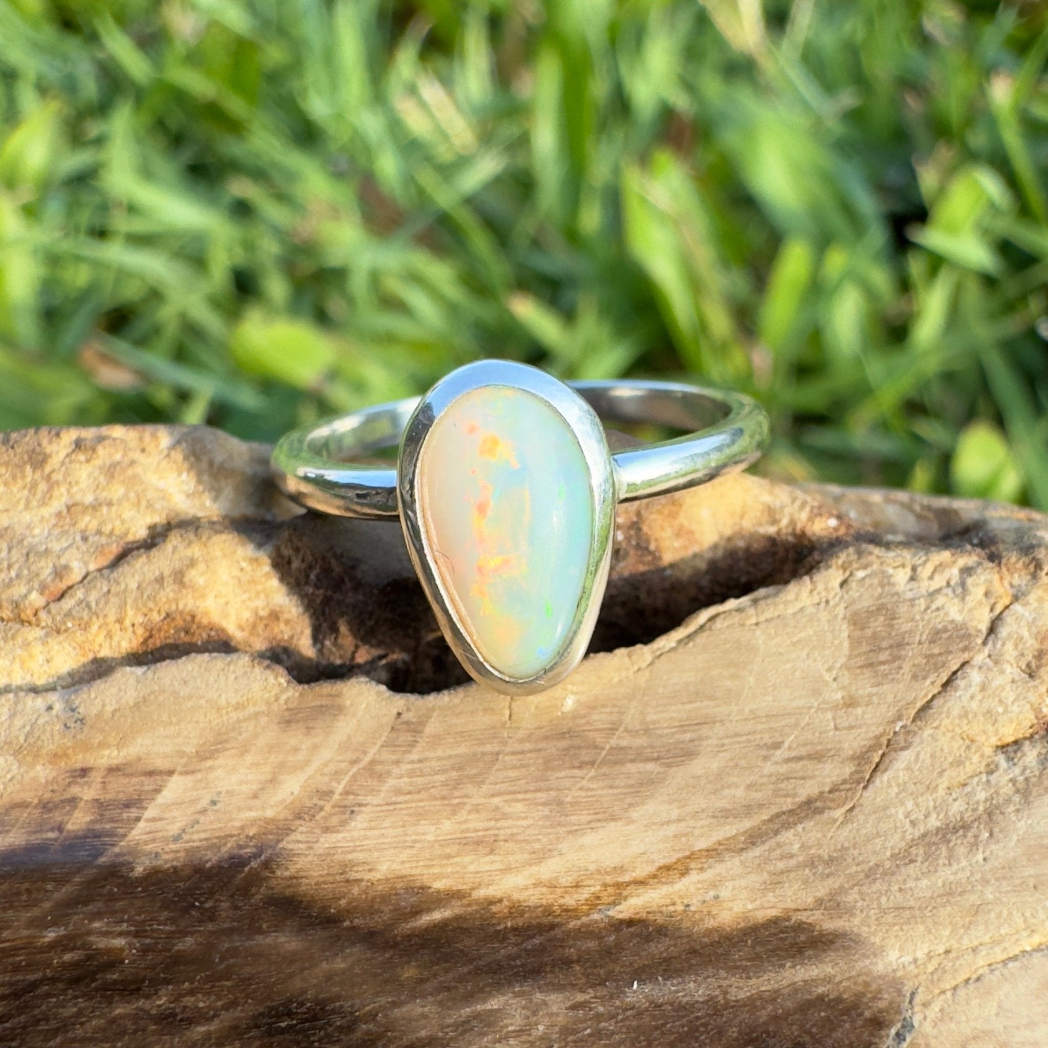 Cape Leveque Flame – 0.8ct Mintabie Opal Ring