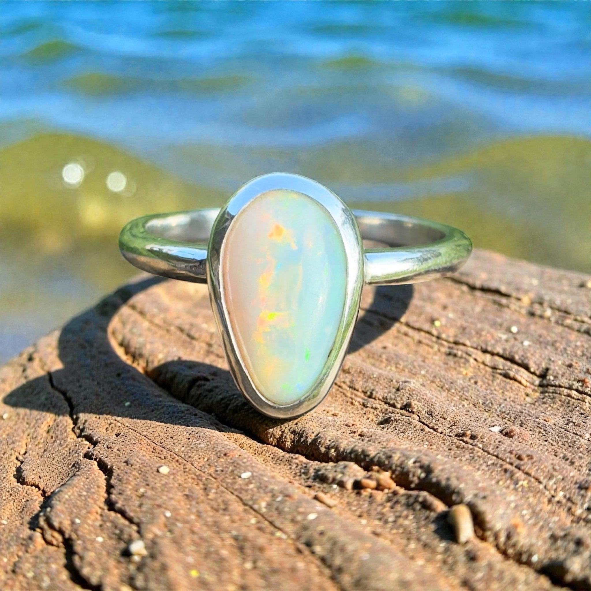 Cape Leveque Flame – 0.8ct Mintabie Opal Ring