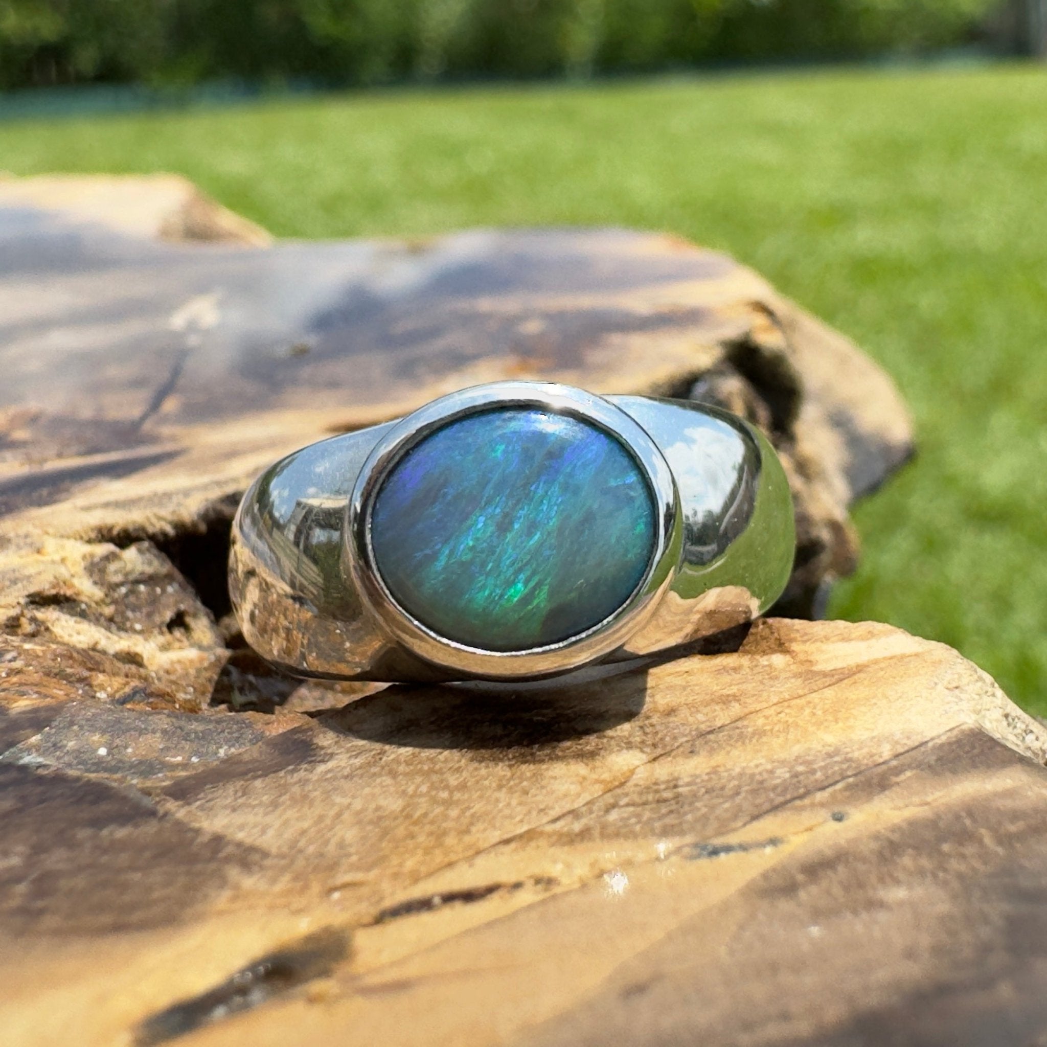 Cardwell Breeze ~ 1.6ct Solid Lightning Ridge Opal 925 Silver Ring