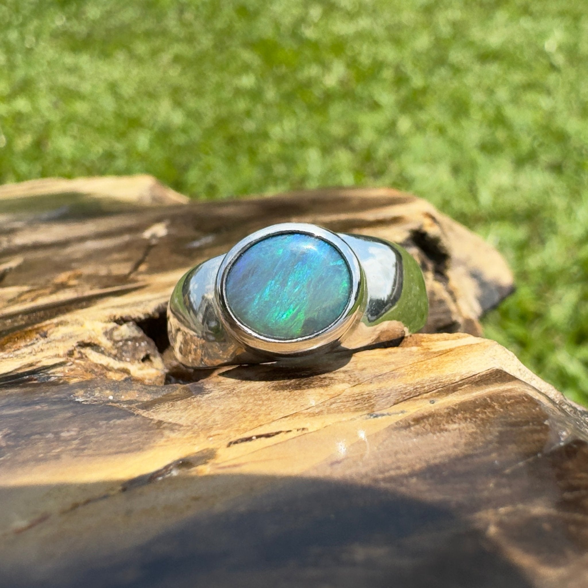 Cardwell Breeze ~ 1.6ct Solid Lightning Ridge Opal 925 Silver Ring