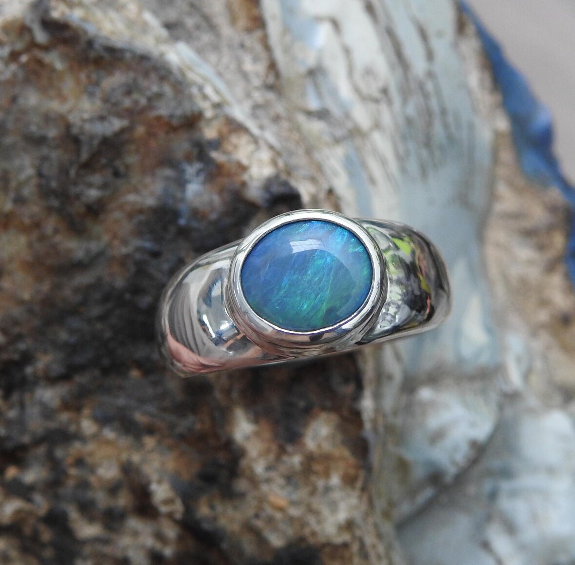 Cardwell Breeze ~ 1.6ct Solid Lightning Ridge Opal 925 Silver Ring