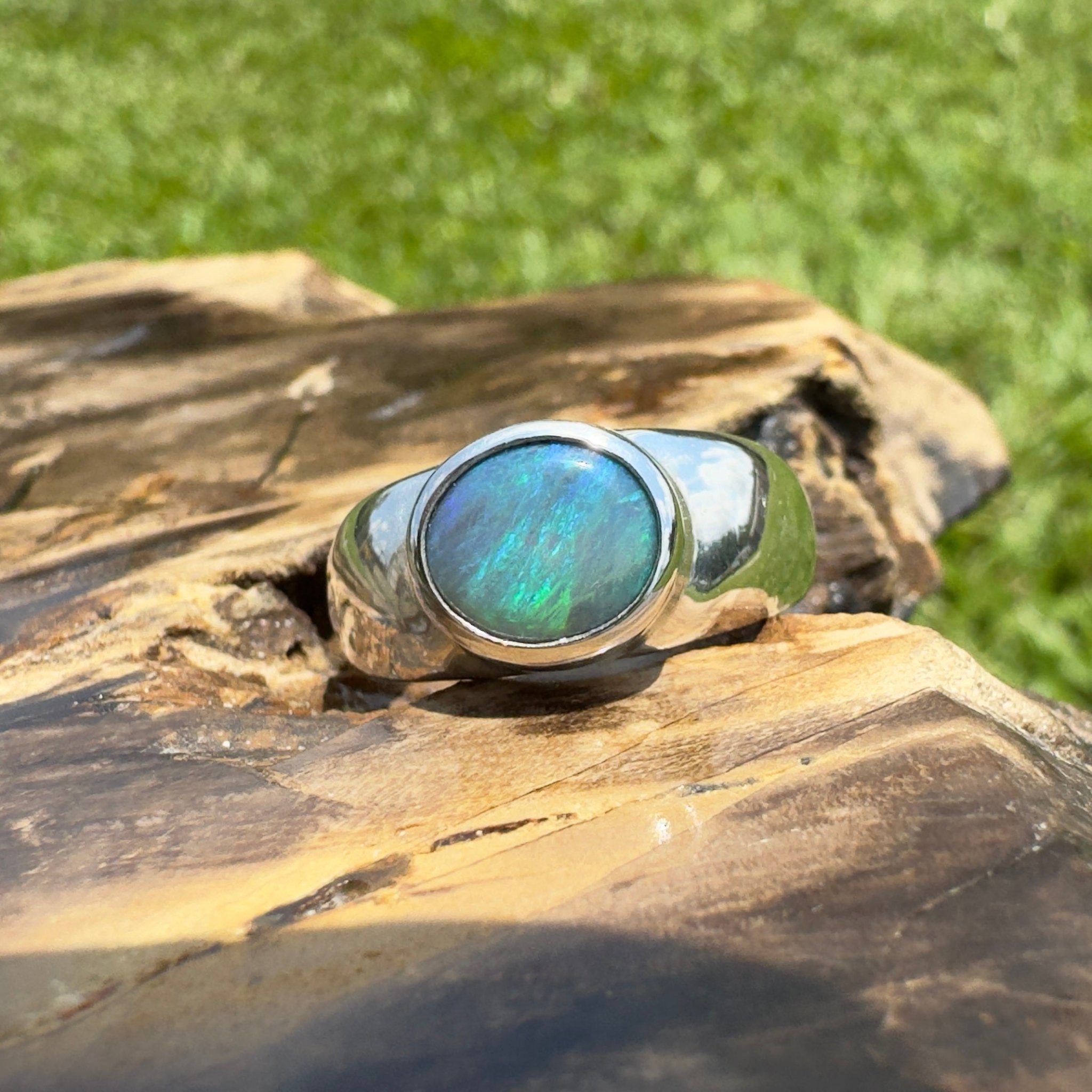Cardwell Breeze ~ 1.6ct Solid Lightning Ridge Opal 925 Silver Ring