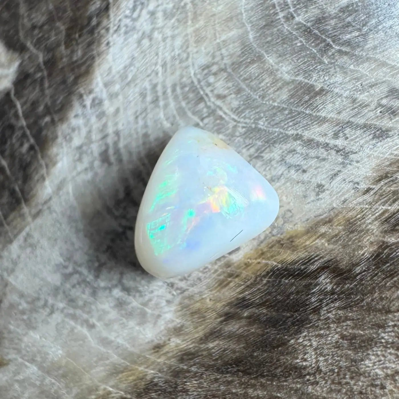 Coober Pedy Opal 0.8carat Solid Hand - Cut