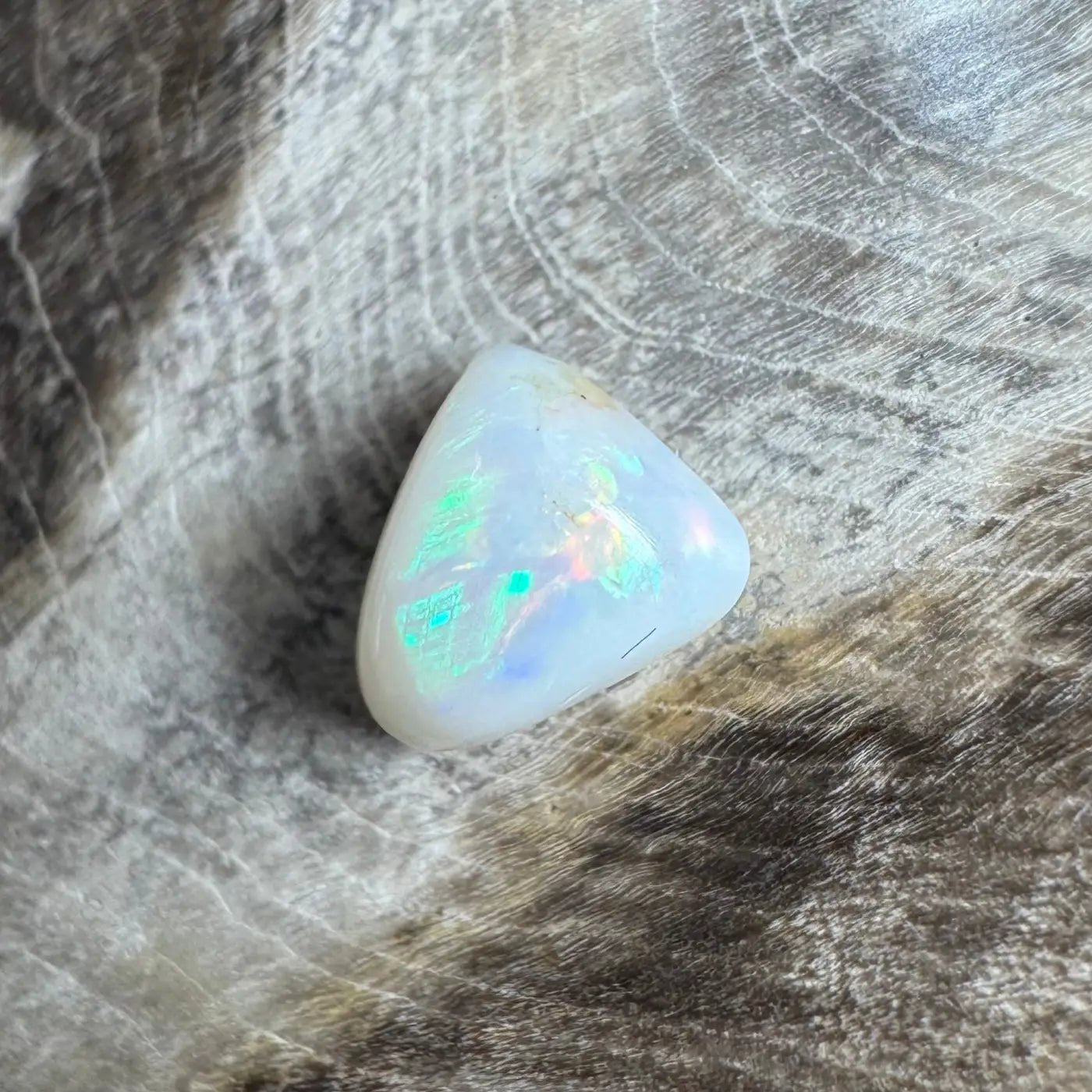Coober Pedy Opal 0.8carat Solid Hand - Cut