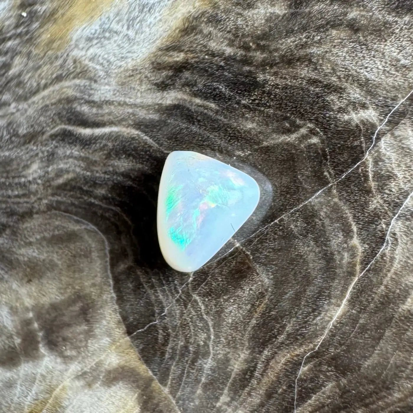 Coober Pedy Opal 0.8carat Solid Hand - Cut