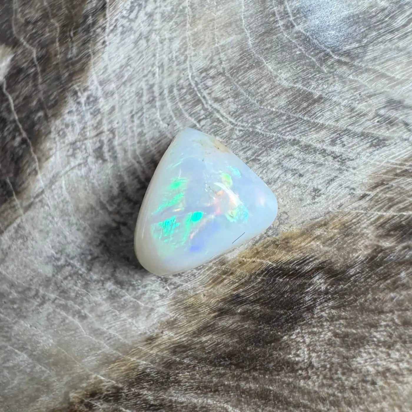 Coober Pedy Opal 0.8carat Solid Hand - Cut