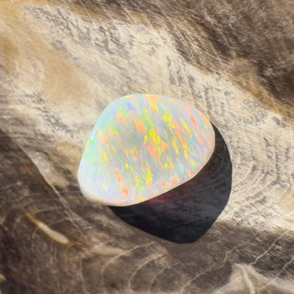 Iridescent white opal cabochon in Coober Pedy Opal 4.3carat solid hand-cut jewelry
