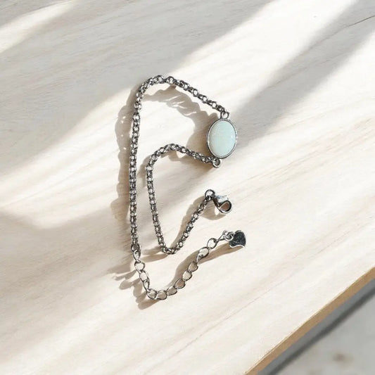 Silver chain bracelet with oval Coober Pedy Opal for elegant jewelry collection