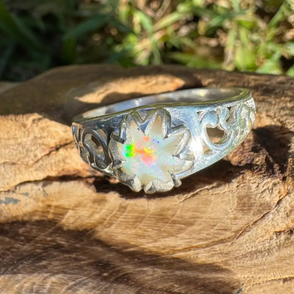 Silver ring with a radiant 0.9ct Coober Pedy Opal gemstone from Golden Sands collection