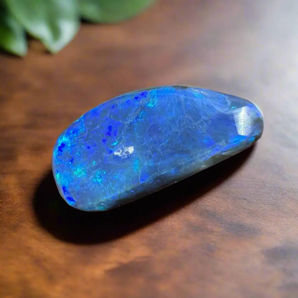 Hand - Cut Solid Lightning Ridge Black Opal 2.0carat