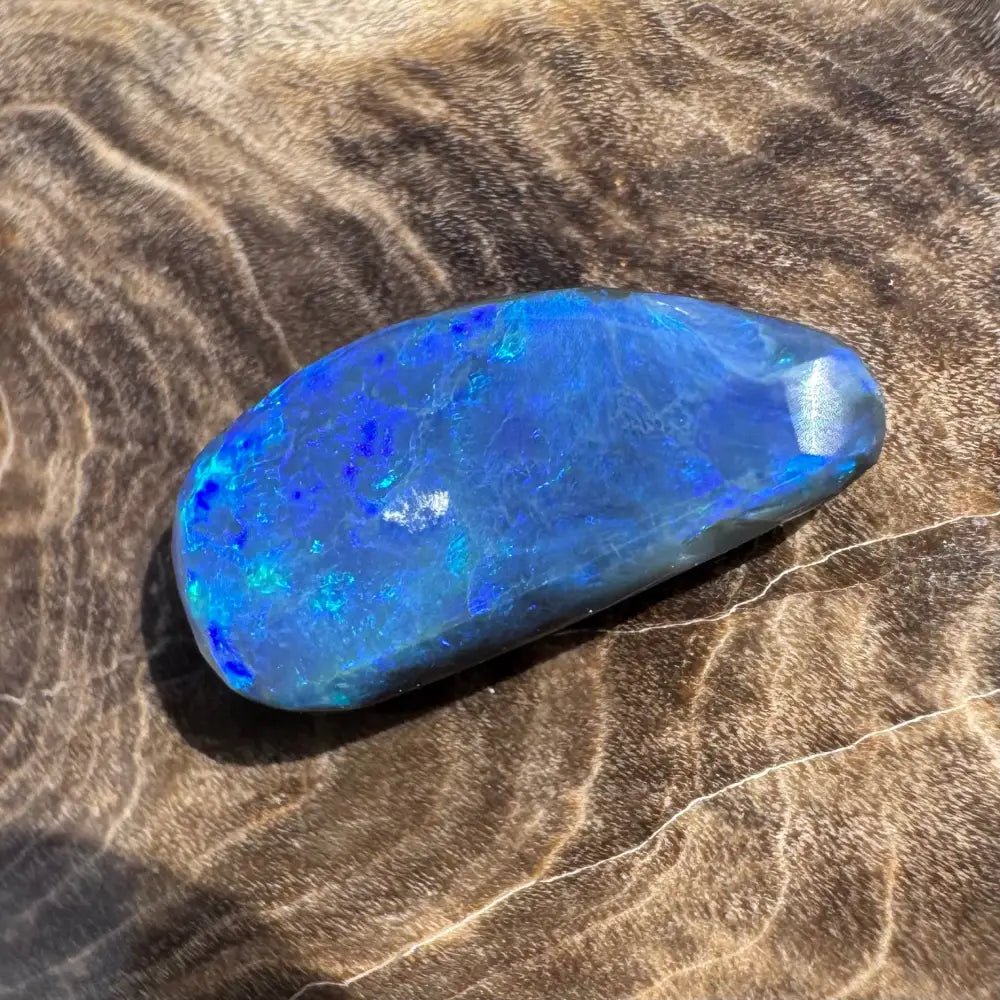 Hand - Cut Solid Lightning Ridge Black Opal 2.0carat