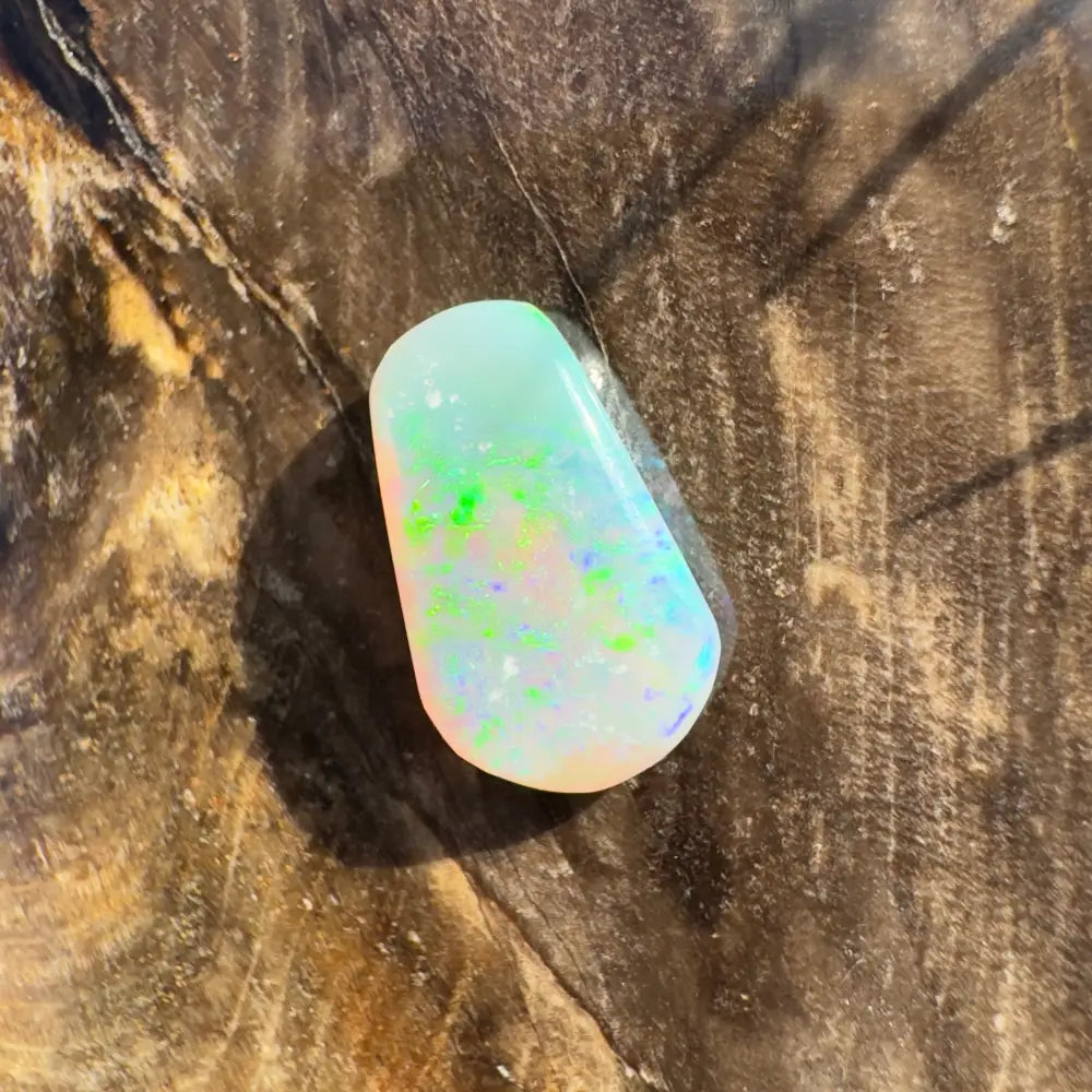 Iridescent opal cabochon from Lightning Ridge in the Hand-Cut Solid Crystal Opal 1.0carat product