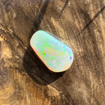 Iridescent opal cabochon from Lightning Ridge in the Hand-Cut Solid Crystal Opal 1.0 carat product