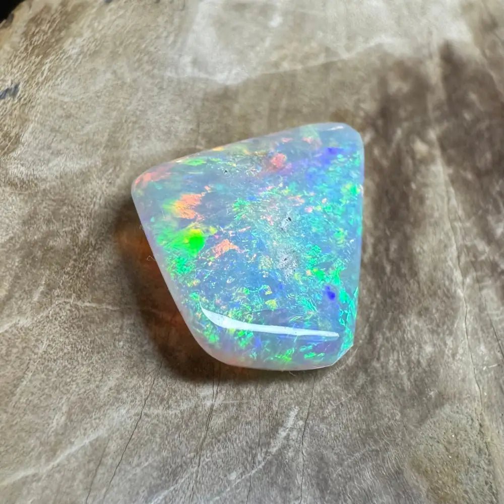 Hand - Cut Solid Lightning Ridge Crystal Opal 3.5carat
