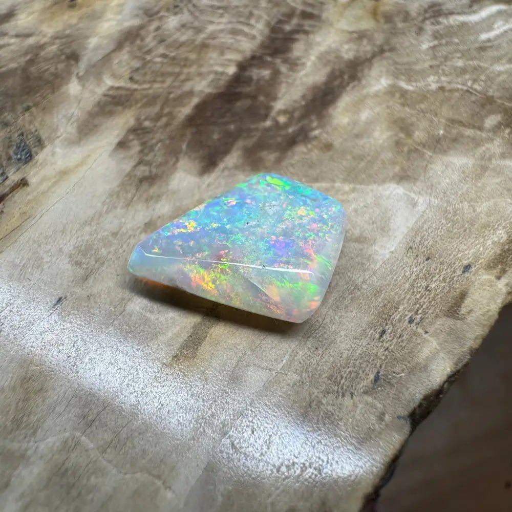 Hand - Cut Solid Lightning Ridge Crystal Opal 3.5carat