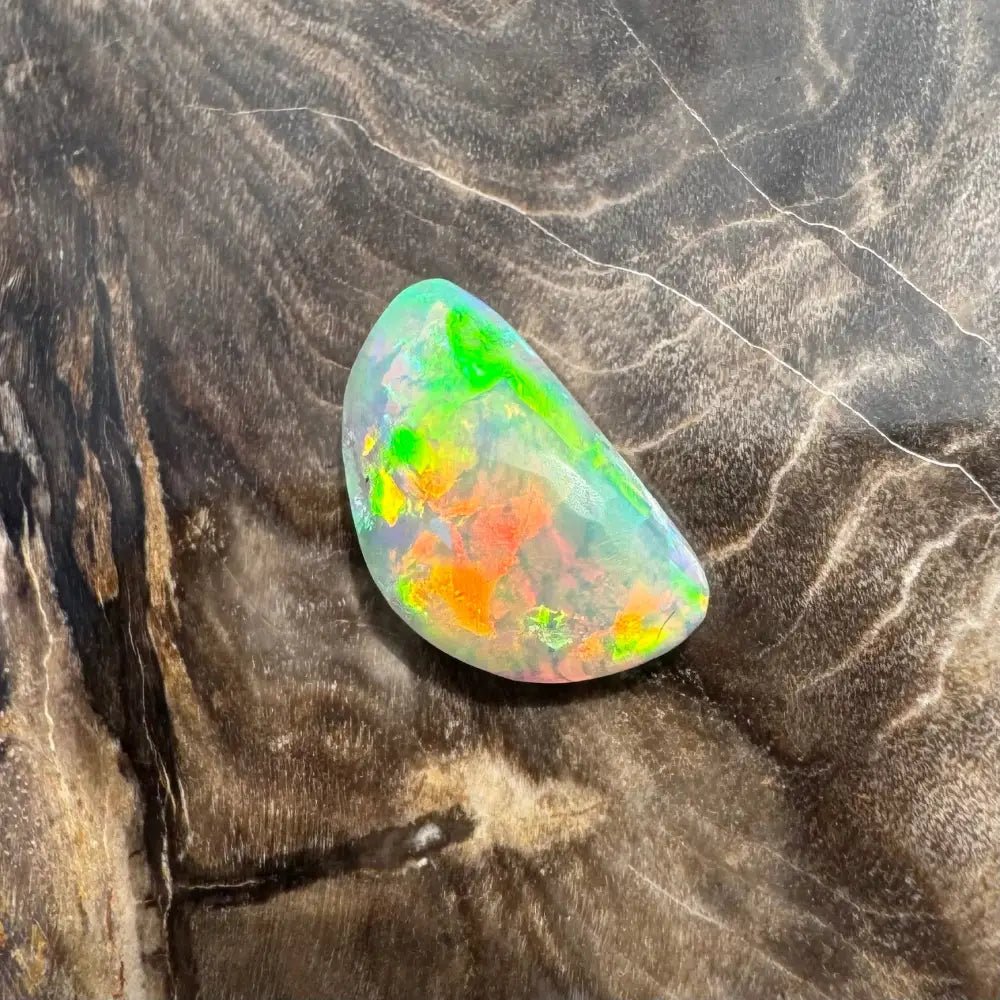 Hand - Cut Solid Lightning Ridge Opal 1.5carat