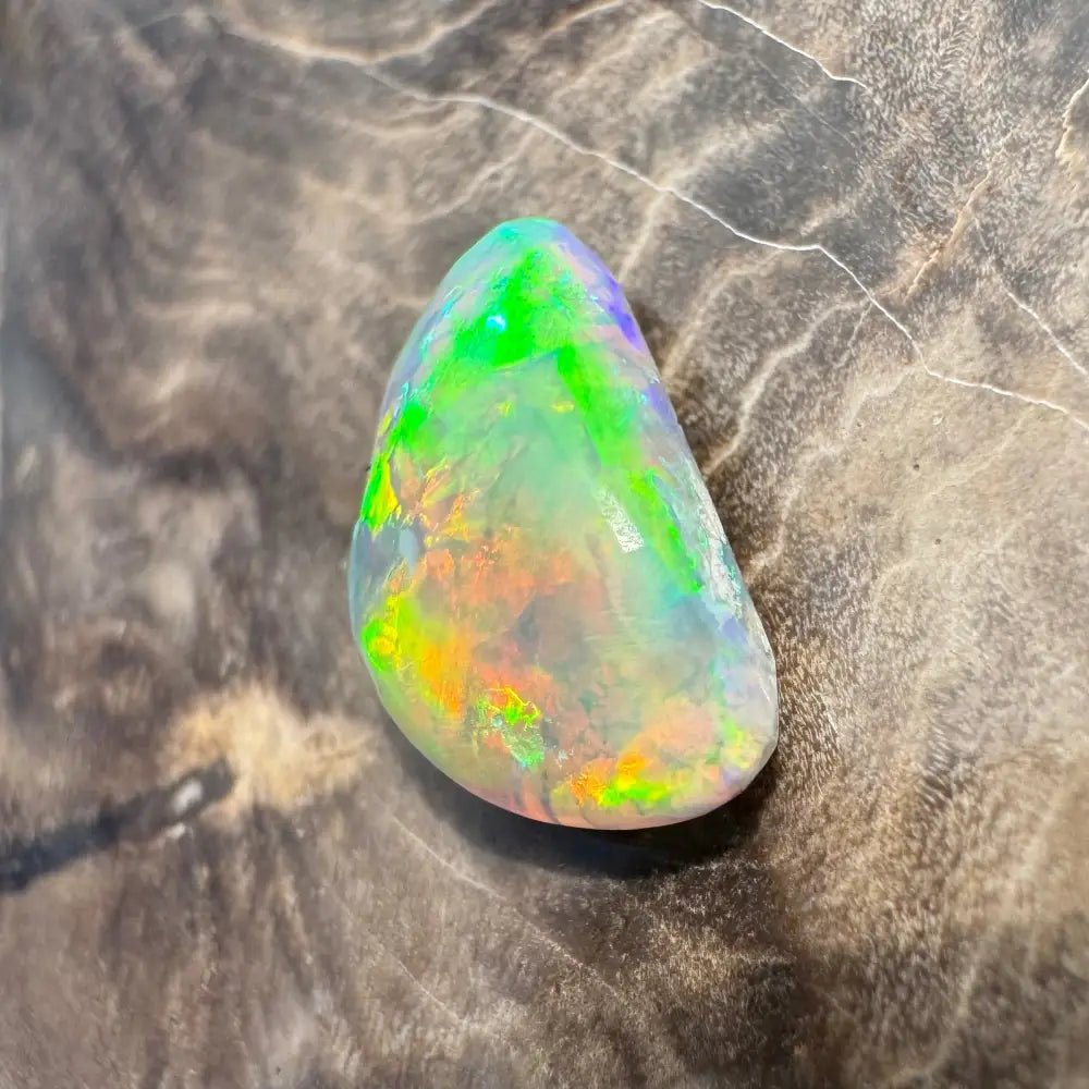 Hand - Cut Solid Lightning Ridge Opal 1.5carat