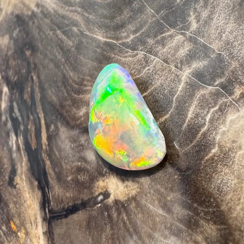Hand - Cut Solid Lightning Ridge Opal 1.5carat