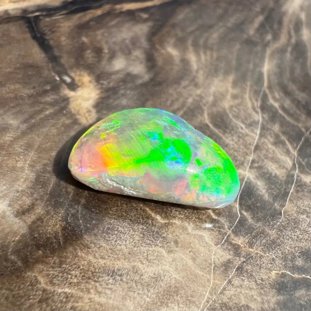 Hand - Cut Solid Lightning Ridge Opal 1.5carat