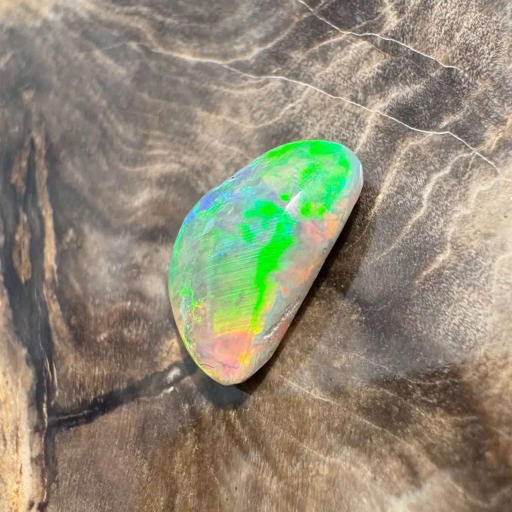 Hand - Cut Solid Lightning Ridge Opal 1.5carat