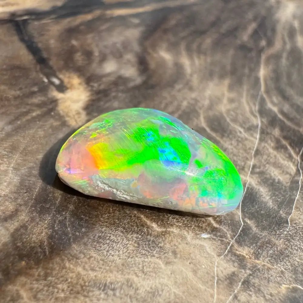 Hand - Cut Solid Lightning Ridge Opal 1.5carat