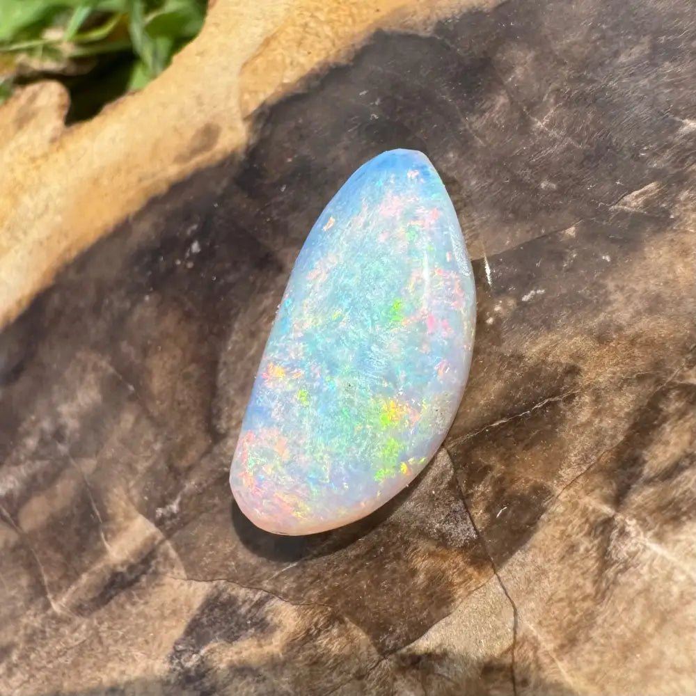 Hand - Cut Solid Lightning Ridge Opal 2.0carat